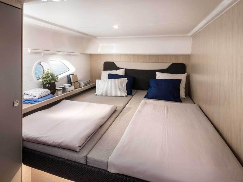 Book yachts online - motorboat - Bavaria E40 Fly - Aquatic Vita - rent