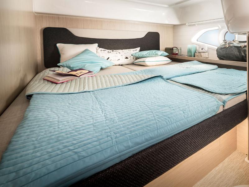 Book yachts online - motorboat - Bavaria E40 Fly - Aquatic Vita - rent