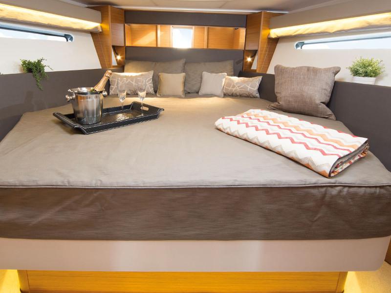 Book yachts online - motorboat - Bavaria S40 OPEN - KAVALAN II - rent