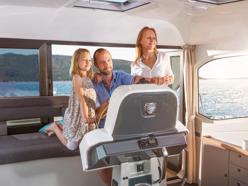 Book yachts online - motorboat - Bavaria E40 Sedan - Thea-Marie - rent