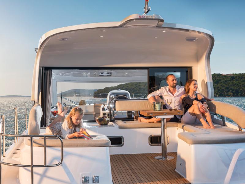 Book yachts online - motorboat - Bavaria E40 Sedan - Thea-Marie - rent