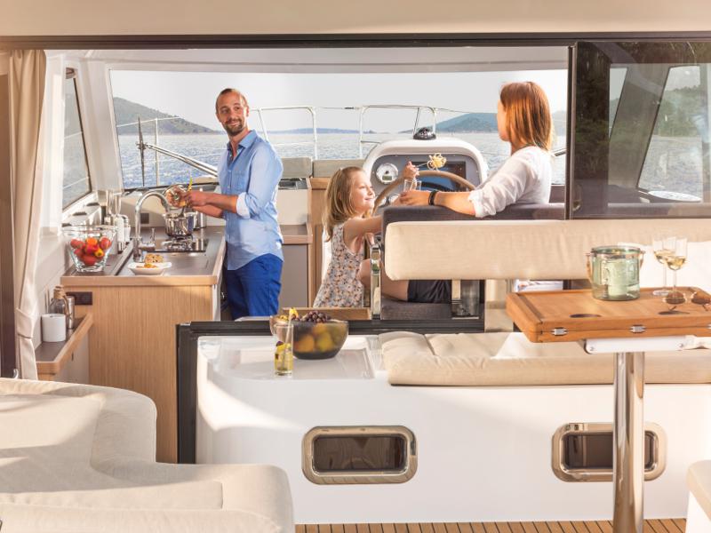 Book yachts online - motorboat - Bavaria E40 Sedan - Thea-Marie - rent