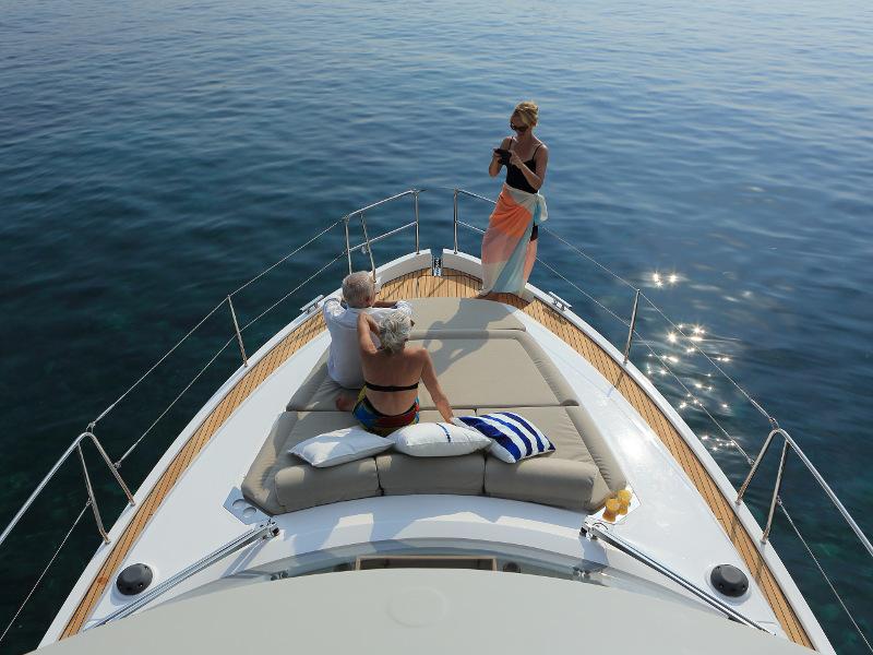 Book yachts online - motorboat - Bavaria E40 Sedan - Thea-Marie - rent