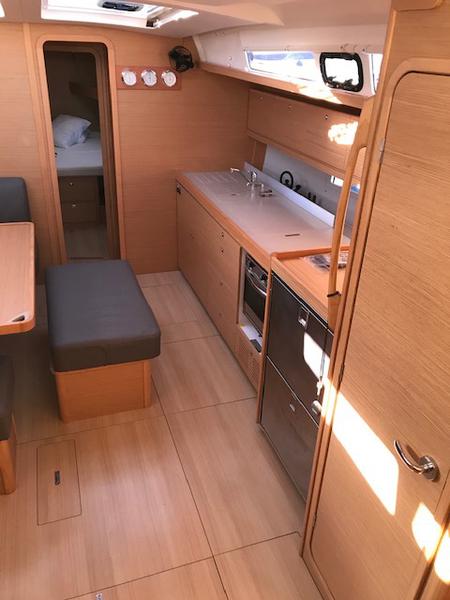 Book yachts online - sailboat - Dufour 460 Grand Large - Familia - rent