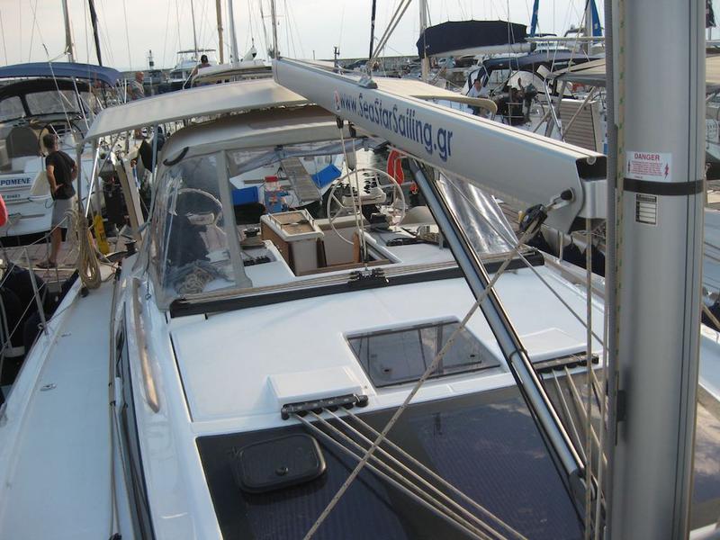 Book yachts online - sailboat - Dufour 390 Grand Large - Foxtrot - rent