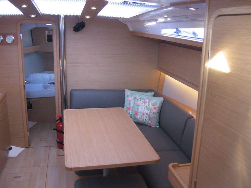 Book yachts online - sailboat - Dufour 390 Grand Large - Foxtrot - rent