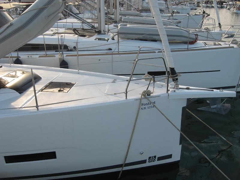 Book yachts online - sailboat - Dufour 390 Grand Large - Foxtrot - rent