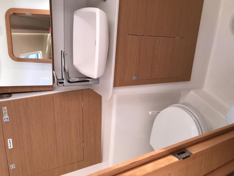 Book yachts online - sailboat - Dufour 390 Grand Large - Alexia - rent