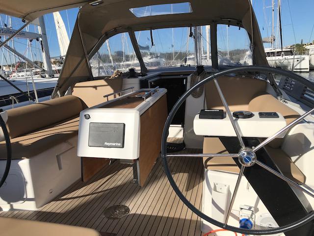Book yachts online - sailboat - Dufour 390 Grand Large - Artemis - rent