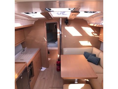 Book yachts online - sailboat - Dufour 390 Grand Large - Artemis - rent