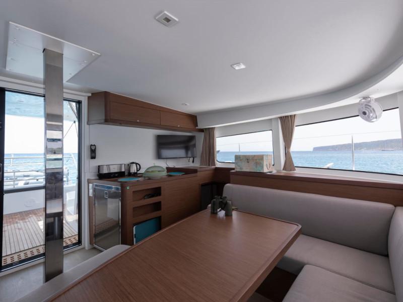 Book yachts online - catamaran - Lagoon 42 Version 3 Cabinas Full Equipe - Side - rent