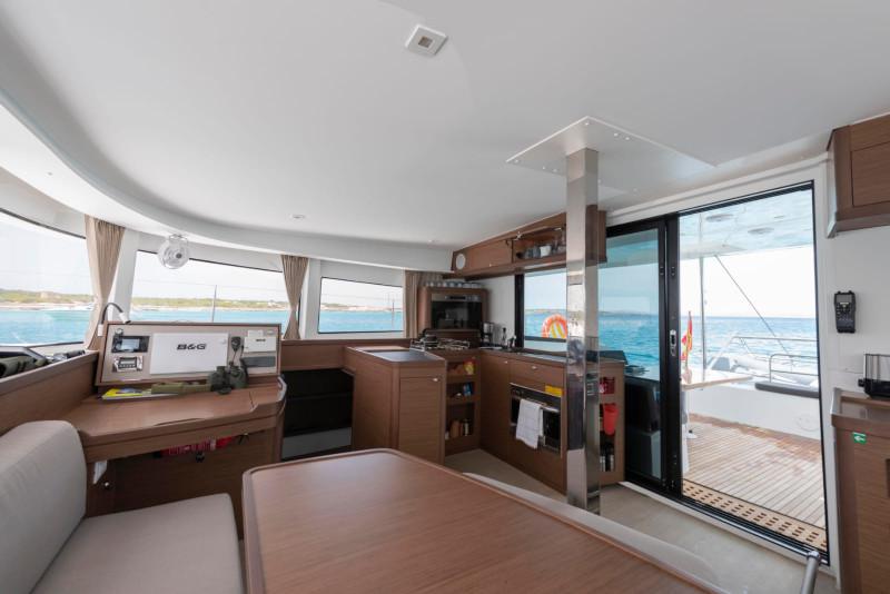 Book yachts online - catamaran - Lagoon 42 Version 3 Cabinas Full Equipe - Side - rent