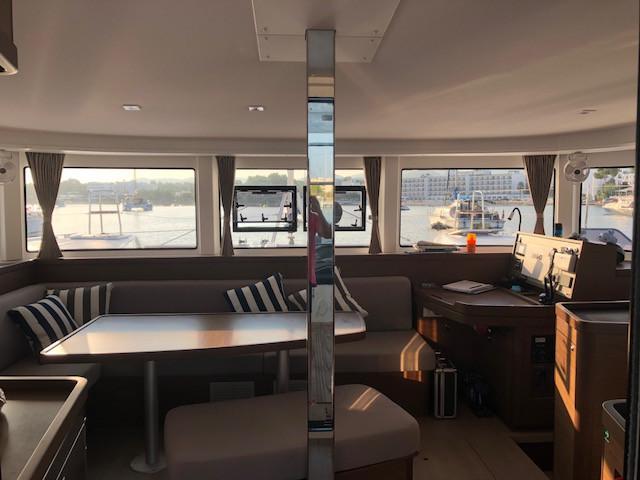 Book yachts online - catamaran - Lagoon 42 Version 3 Cabinas Full Equipe - Side - rent