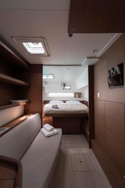 Book yachts online - catamaran - Lagoon 42 Version 3 Cabinas Full Equipe - Side - rent