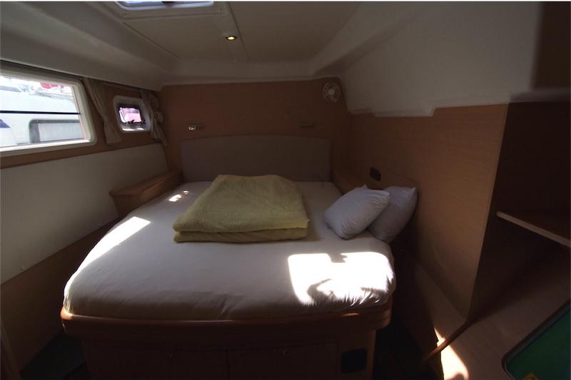 Book yachts online - catamaran - Lagoon 440 (4+2 cab) - OCEANUS - rent