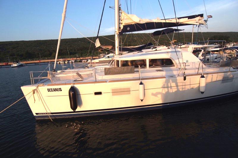 Book yachts online - catamaran - Lagoon 440 (4+2 cab) - OCEANUS - rent