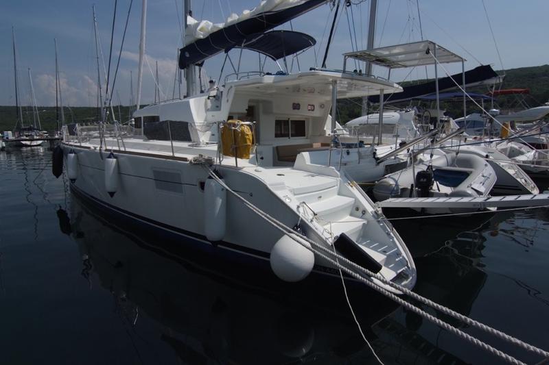 Book yachts online - catamaran - Lagoon 440 (4+2 cab) - OCEANUS - rent