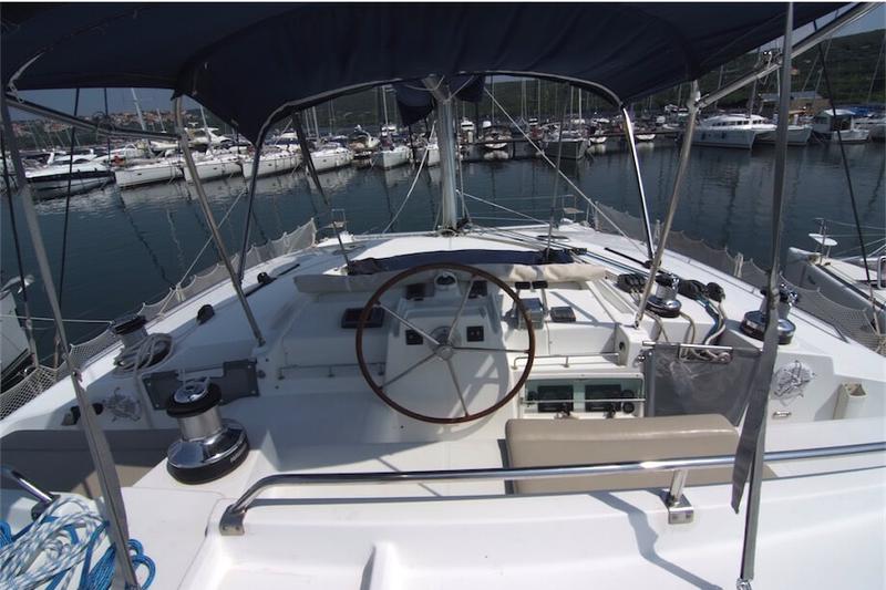Book yachts online - catamaran - Lagoon 440 (4+2 cab) - OCEANUS - rent