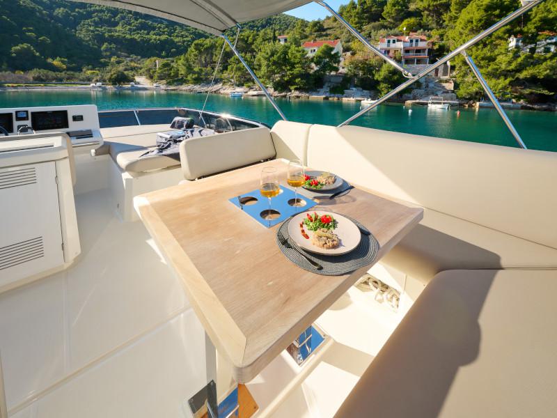 Book yachts online - motorboat - Prestige 520 Fly - Firefly - rent