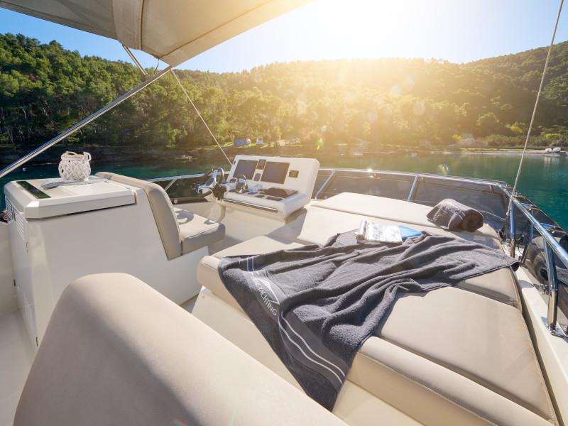 Book yachts online - motorboat - Prestige 520 Fly - Firefly - rent