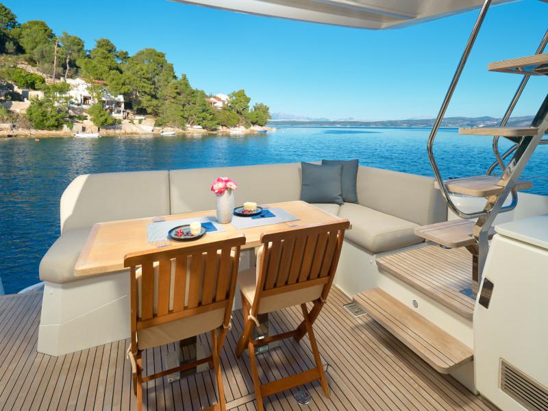 Book yachts online - motorboat - Prestige 520 Fly - Firefly - rent