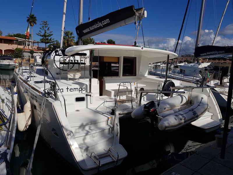Book yachts online - catamaran - Lagoon 400 S2 - Senza Tempo - rent