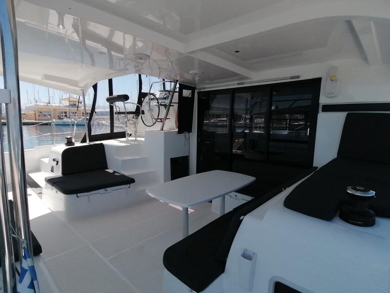 Book yachts online - catamaran - Lagoon 42 - Senza SE (A/C and Generator) - rent