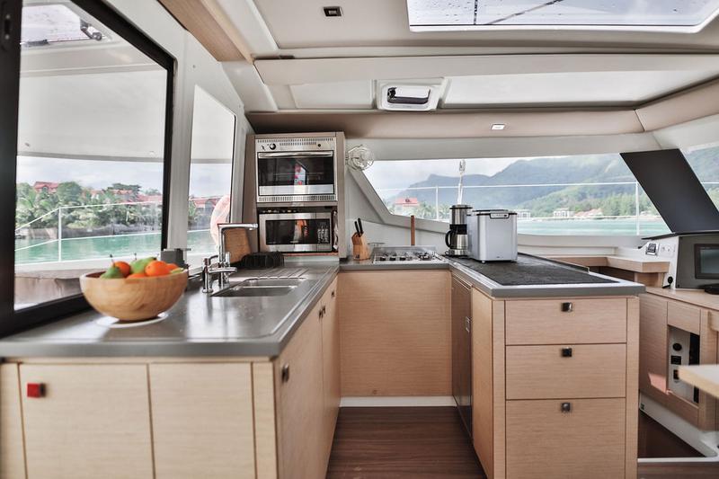 Book yachts online - catamaran - Helia 44 Evolution - Knyps KN - rent