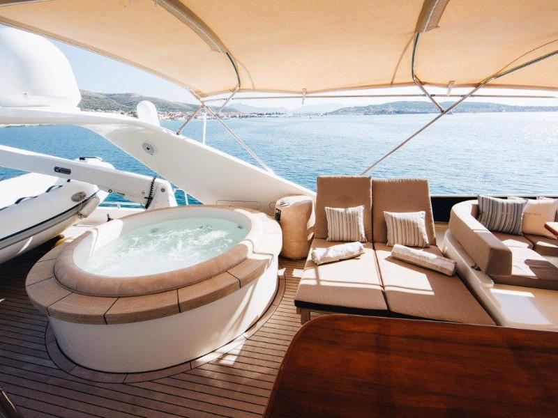 Book yachts online - motorboat - Amer 86 - LADY LONA - rent