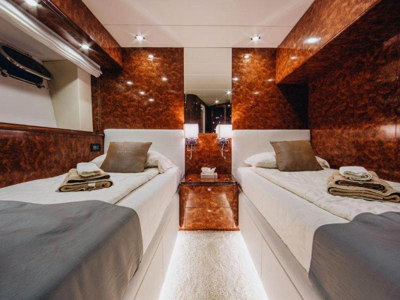 Book yachts online - motorboat - Amer 86 - LADY LONA - rent