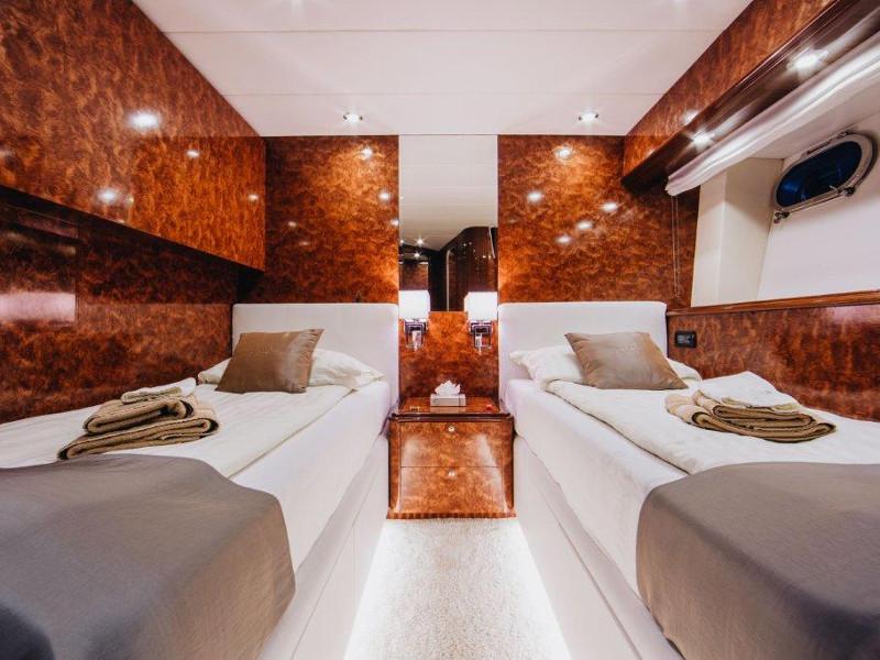 Book yachts online - motorboat - Amer 86 - LADY LONA - rent