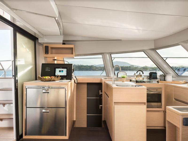 Book yachts online - powercatamaran - Nautitech 47 Power - ZEUS - rent