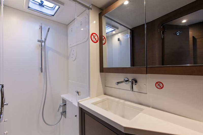 Book yachts online - catamaran - Lagoon 450  Flybridge - Smile - rent