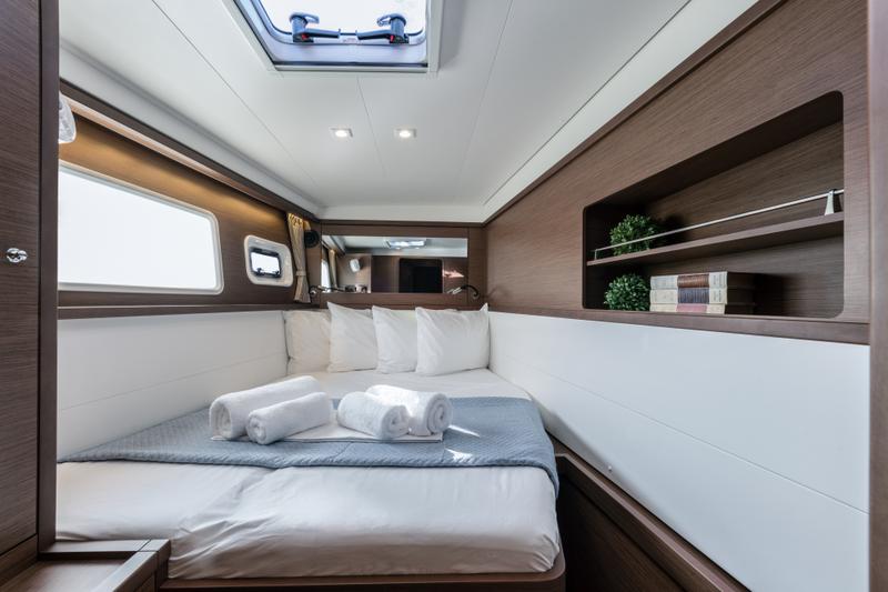 Book yachts online - catamaran - Lagoon 450  Flybridge - Smile - rent