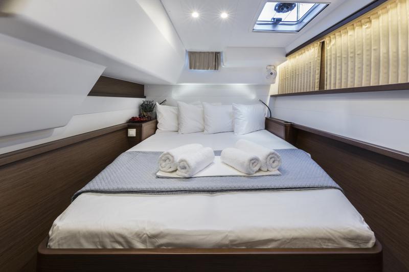 Book yachts online - catamaran - Lagoon 450  Flybridge - Smile - rent