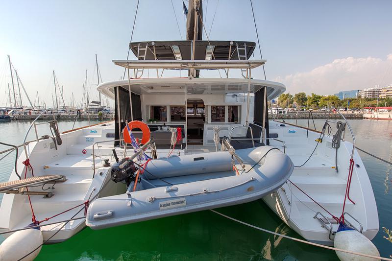 Book yachts online - catamaran - Lagoon 450  Flybridge - Smile - rent