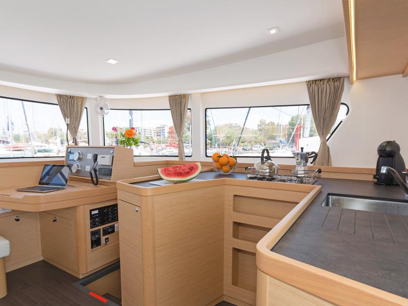 Book yachts online - catamaran - Lagoon 42 - Evolution II - rent