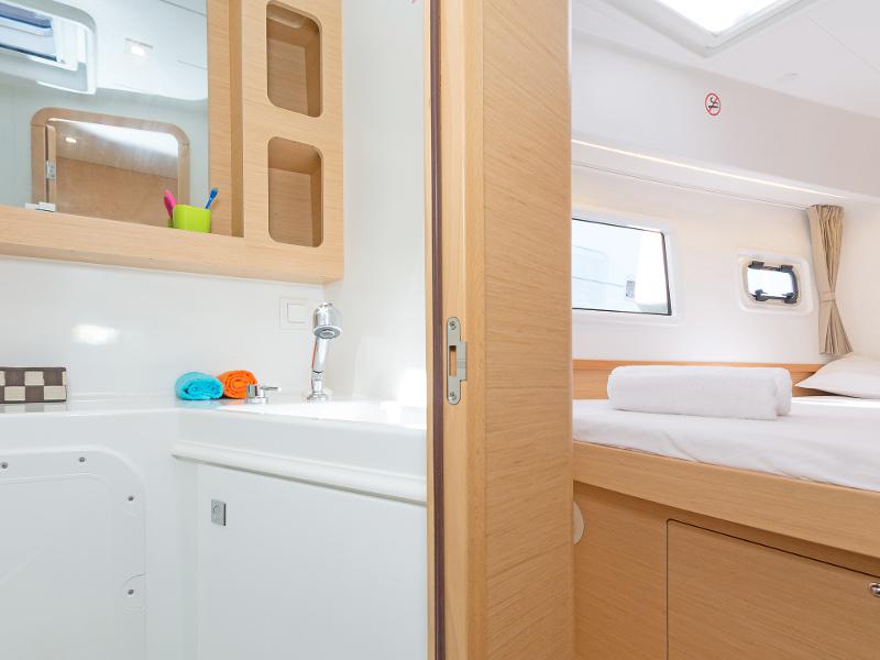 Book yachts online - catamaran - Lagoon 42 - Evolution II - rent