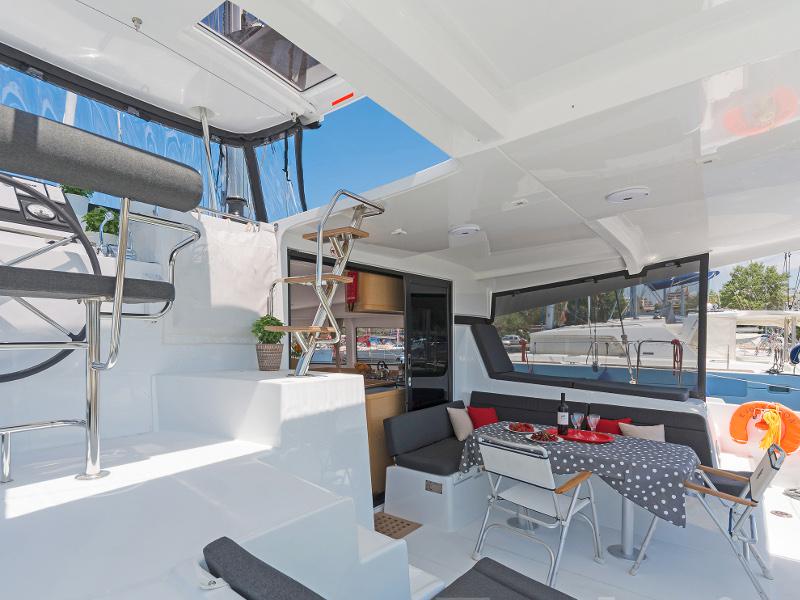 Book yachts online - catamaran - Lagoon 42 - Evolution II - rent