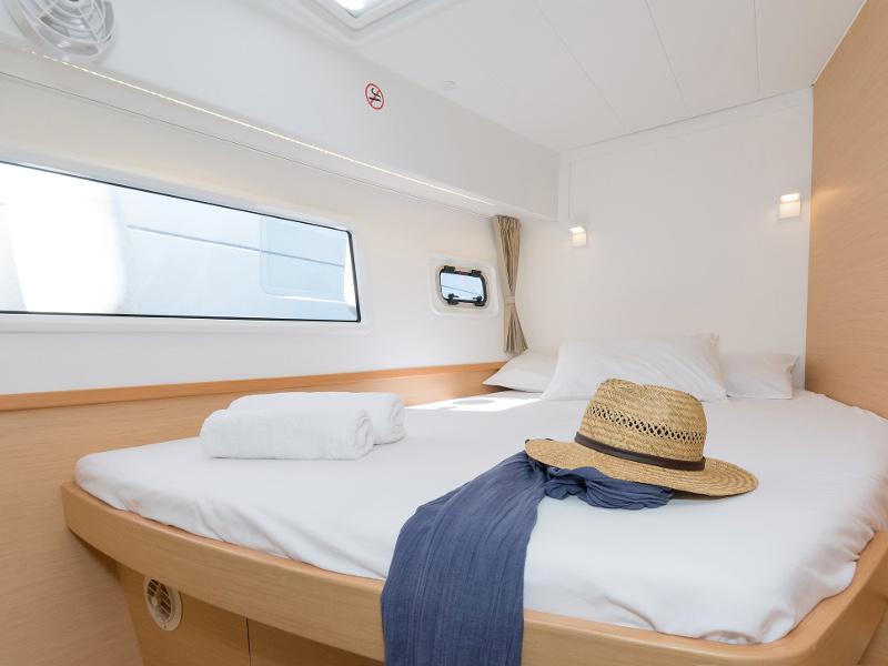 Book yachts online - catamaran - Lagoon 42 - Evolution II - rent