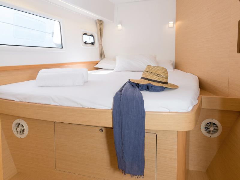 Book yachts online - catamaran - Lagoon 42 - Evolution II - rent