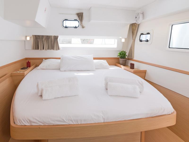 Book yachts online - catamaran - Lagoon 42 - Evolution II - rent