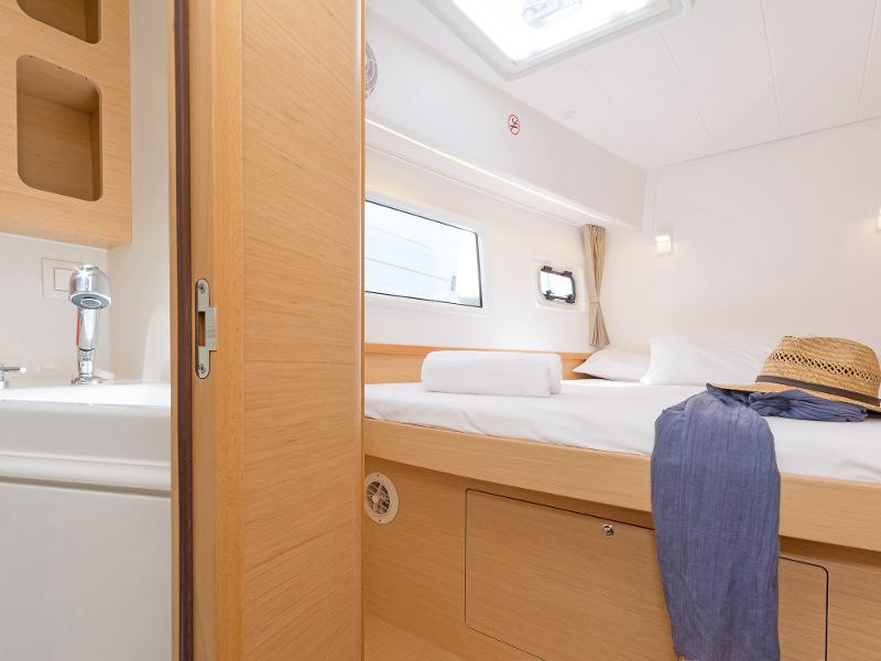 Book yachts online - catamaran - Lagoon 42 - Evolution II - rent