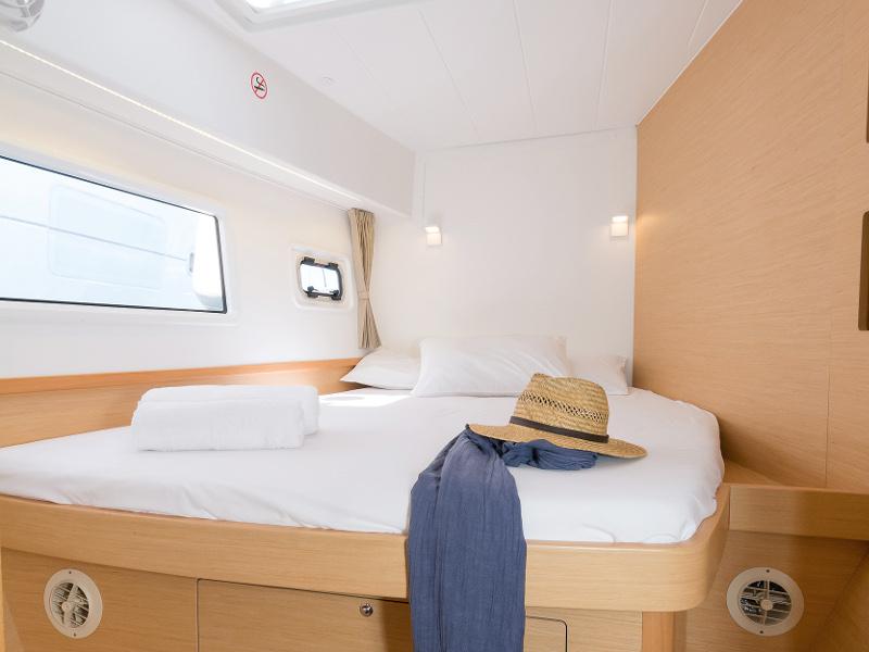 Book yachts online - catamaran - Lagoon 42 - Evolution II - rent