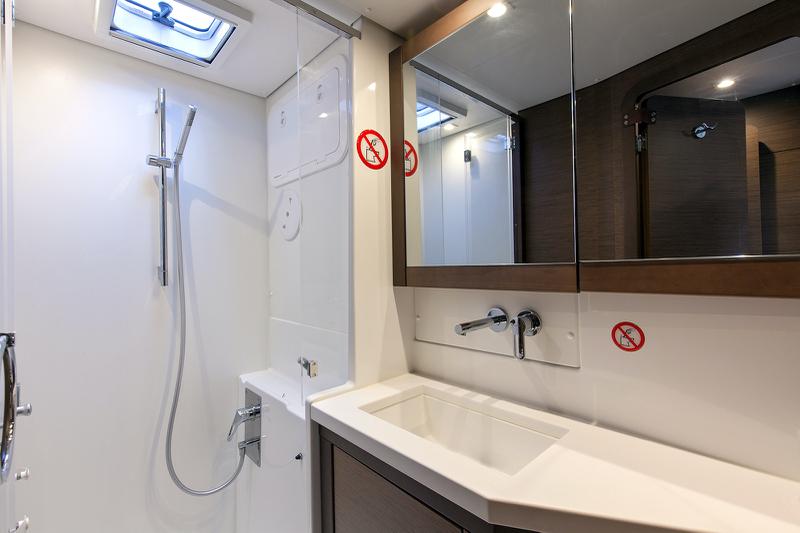 Book yachts online - catamaran - Lagoon 450  Flybridge - Relax - rent