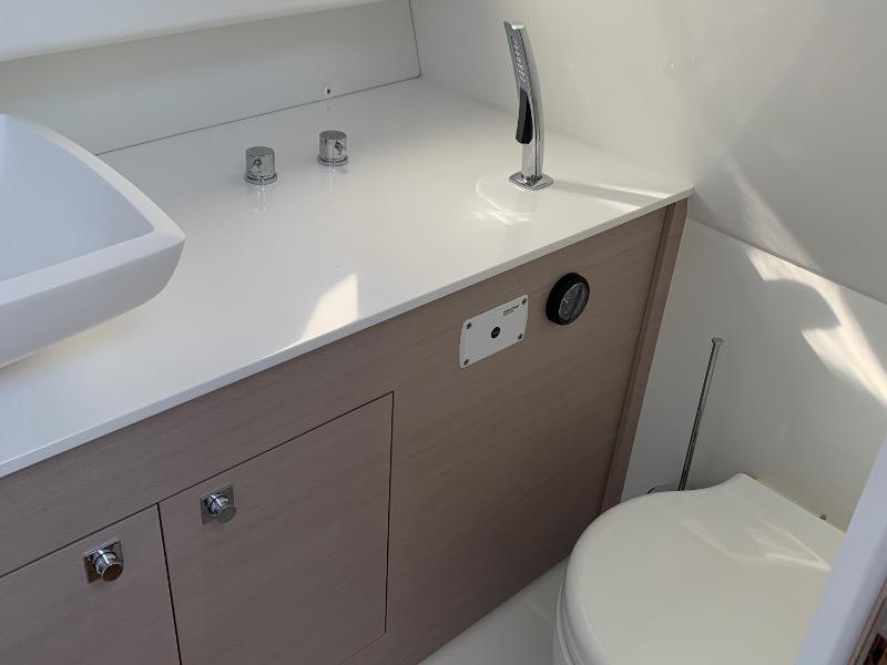 Book yachts online - motorboat - Sacs Strider 11 FB - Bomber 44 - rent