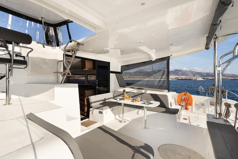 Book yachts online - catamaran - Lagoon 42 - Notorious | A/C, Gen, Watermaker, 12 pax - rent