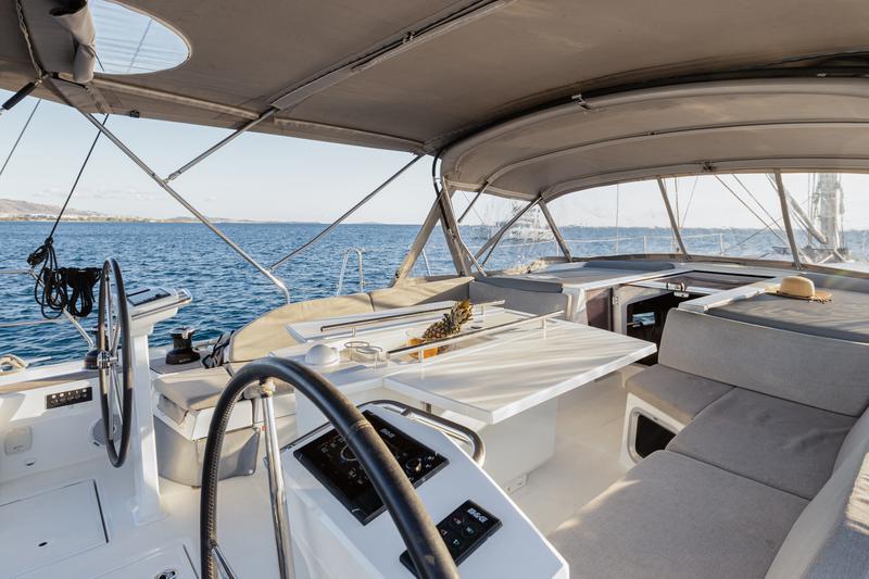 Book yachts online - sailboat - Oceanis 51.1 - Viennastar | A/C, Gen, 12 pax - rent