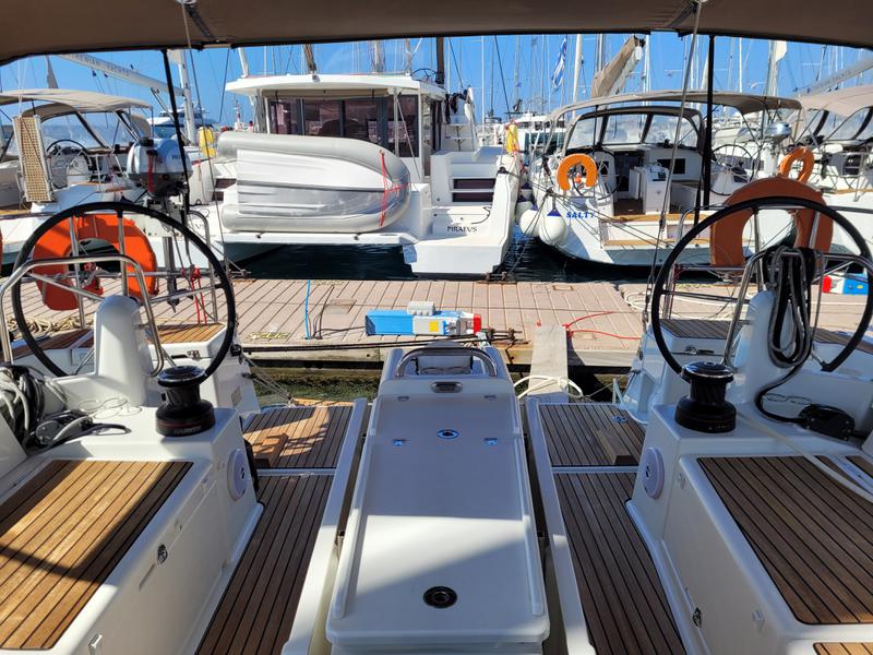 Book yachts online - sailboat - Sun Odyssey 490 (10) - ADEMARE - rent