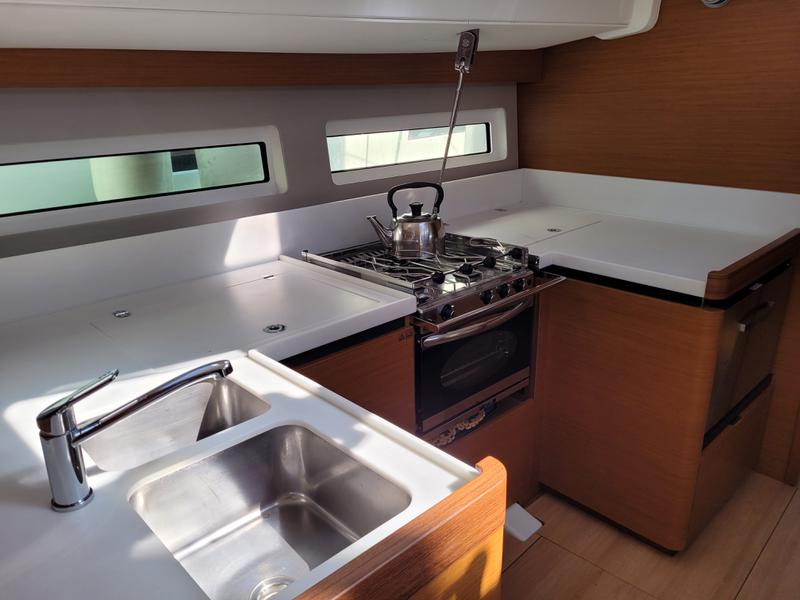 Book yachts online - sailboat - Sun Odyssey 490 (10) - ADEMARE - rent
